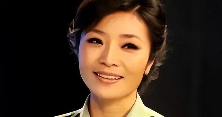 歌唱家李丹阳,60岁至今未婚,父母都已因病离世,现在的她过得怎样