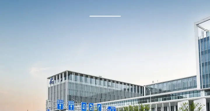 上汽旗舰·智己LS9荣担首届海洽会VVIP接待用车