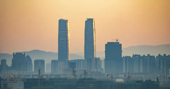 “GDP尽快破万亿”，这些城市急了