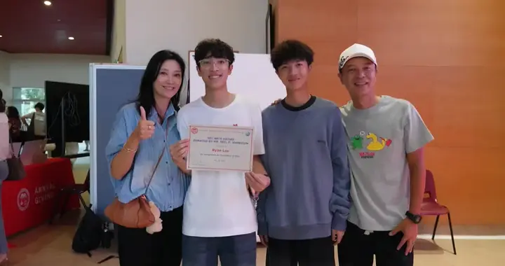李克勤19岁儿子李立仁暴风成长撞脸李治廷，曾和姚焯菲传绯闻