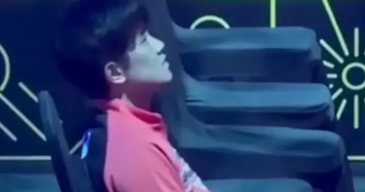 王楚钦夺冠一刻，张本智和露出绝望表情，前有樊振东，今有王楚钦