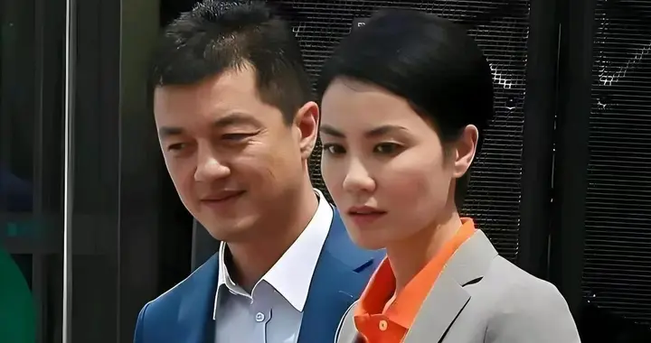 王菲没想到，当年嫌弃“没用”的李亚鹏，2天收1291万被网友力挺