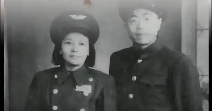 聂凤智的妻子有多漂亮？她33岁的留影英姿非凡，气质卓绝！