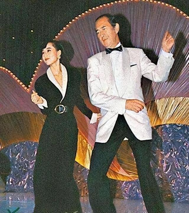 赌王不如他! 同时拥有7位老婆，71岁宝刀未老娶“第八房”小娇妻！