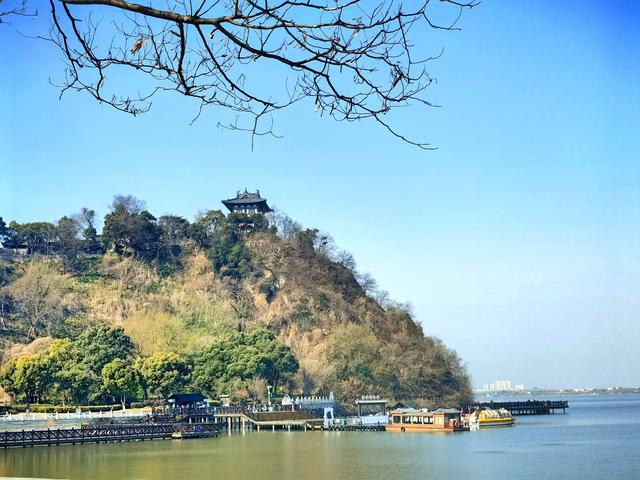 镇江三山一渡的北固山，刘备招亲的甘露寺