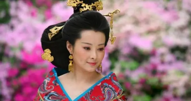 连克两任未婚夫，被太子随手一指选中，她凭啥成了汉朝最长寿皇后