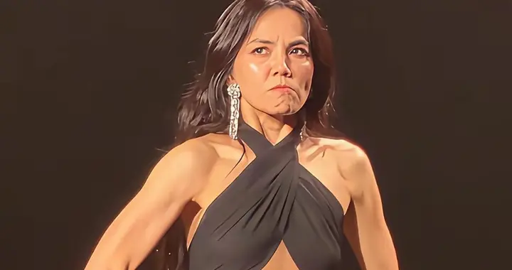 Ella陈嘉辉真空腹，瘦到肋骨明显，自律到极致，看着有点恐怖！