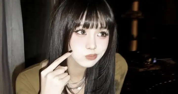 汪峰女儿小苹果谈恋爱了！她家好热闹啊，亲爹亲妈也都在热恋当中