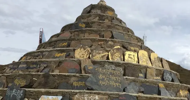 房地产仍然面临着双重危机