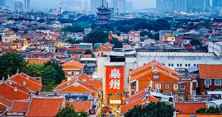 我在一座南方小城，看到了中国旅游的“反方向”