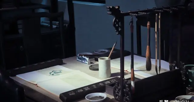 无根基却求显达，无脉络却图腾达, 无羽翼却慕高枝, 无谋略却倡公正