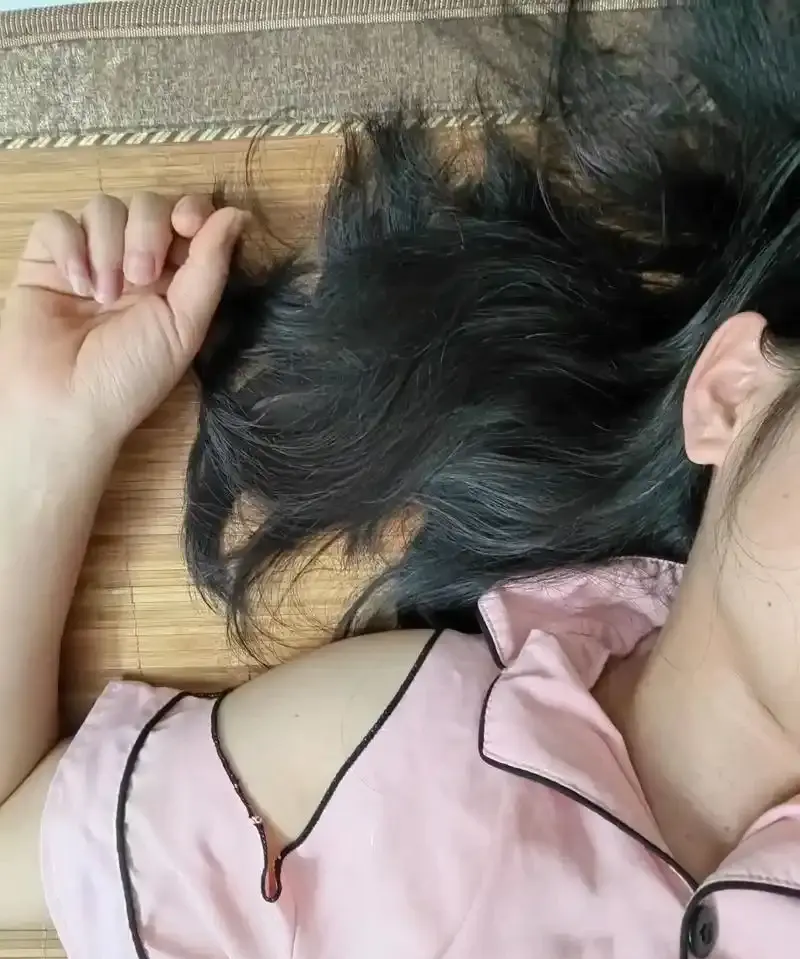 够狠！用女友引诱男人上钩！安徽马鞍山，一男子在社交软件上看到清纯玉女的...