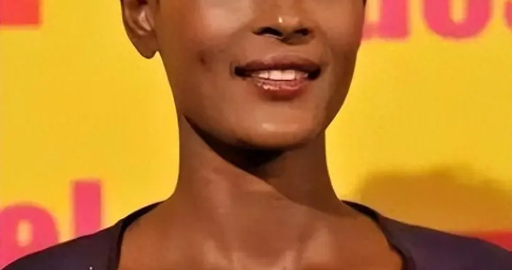 22岁站上世界T台，她从割礼刀下逃出，13岁差点被换五头骆驼