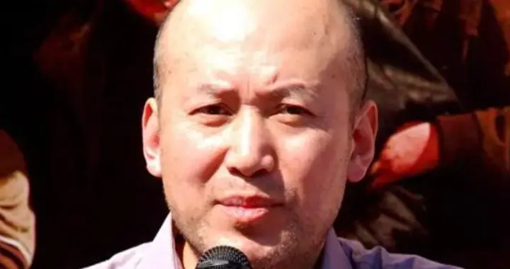 70岁郭达现状：住在西安老小区里养老，老态龙钟，妻子身份不一般