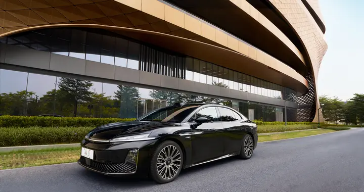 双智 + 旗舰底盘，昊铂 A800 实车到店盲订启动