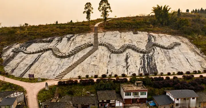 明末古寨、200 年“黄桷龙”…… 丰都石佛社区藏着多少惊喜？