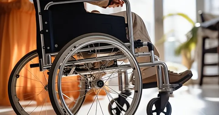 凌晨3点，敬老院六旬老人被绑在轮椅上，不到一小时后被火烧身亡！法院判决...