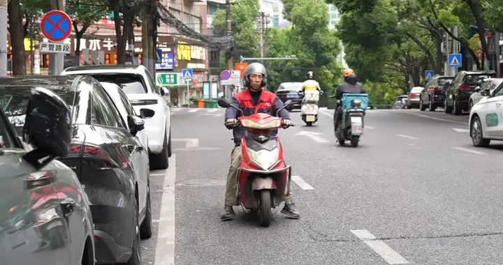 电动车违规直接拖走？交警真有这权利？行内人：这2种情况没商量