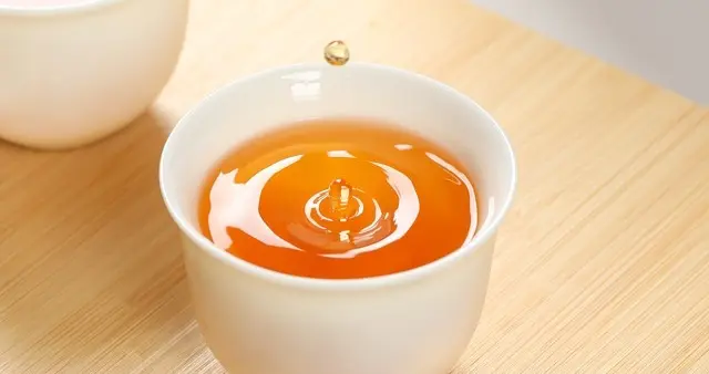 缴费单剩237元的凌晨，我撕碎了月薪2万的“精致人生”