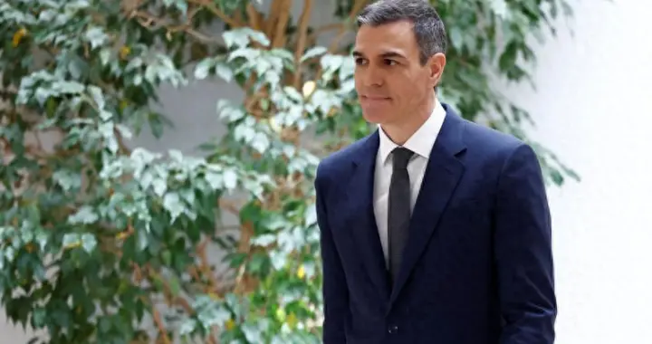 即将访华的桑切斯，对美重拳出击，两面三刀这种事，西班牙做不来