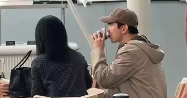 林俊杰首次官宣新恋情，没想到小他21岁女友来路如此不简单～