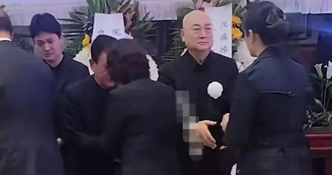 百亿遗产说扔就扔？迟重瑞送妻后彻底皈依，寺庙诵经遁入空门