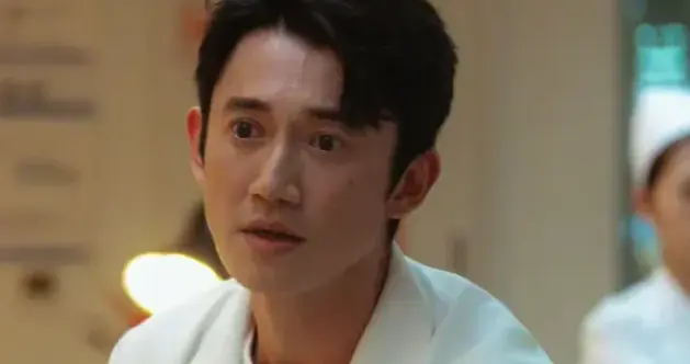 越老越帅！看吴慷仁颜值变化，从前不好看，反倒年纪大了变帅了