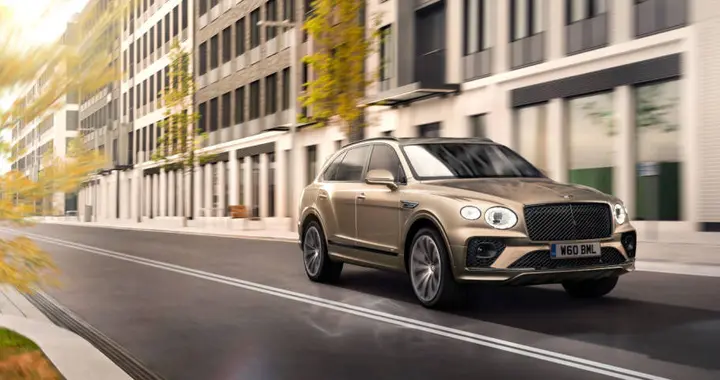 宾利第二款SUV曝光！定位比添越低，与保时捷Cayenne纯电共享动力