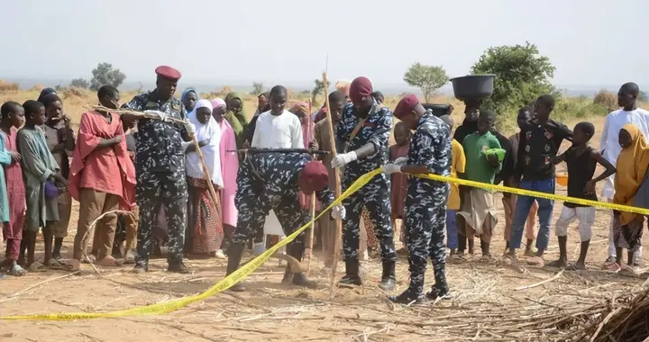 圣诞夜突袭！美军16枚战斧导弹空袭尼日利亚，3枚未爆仅伤数人