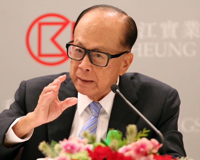 风声过了？李嘉诚现身港府，港口执意要卖给西方，美国人早有准备