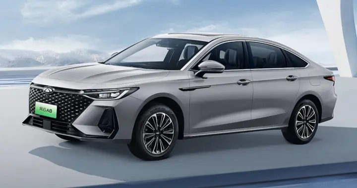 5.99万预算，长轴距的奇瑞A8！