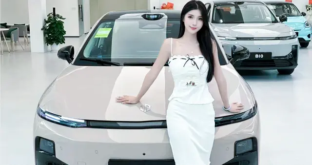 半年开8000公里！零跑B01测试：家用纯电代步，省心又省钱