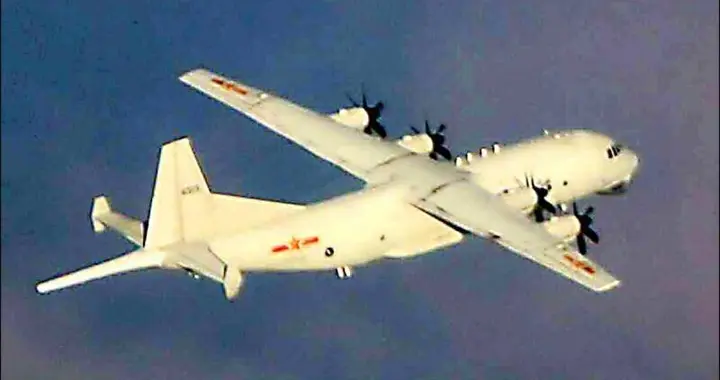 台南恒春外海发生激烈对峙，054A向美军MQ4C喊话：通报你的意图！