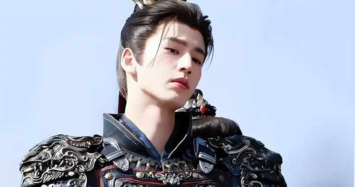 官方点评粉底液将军后，网友再扒出一些细节