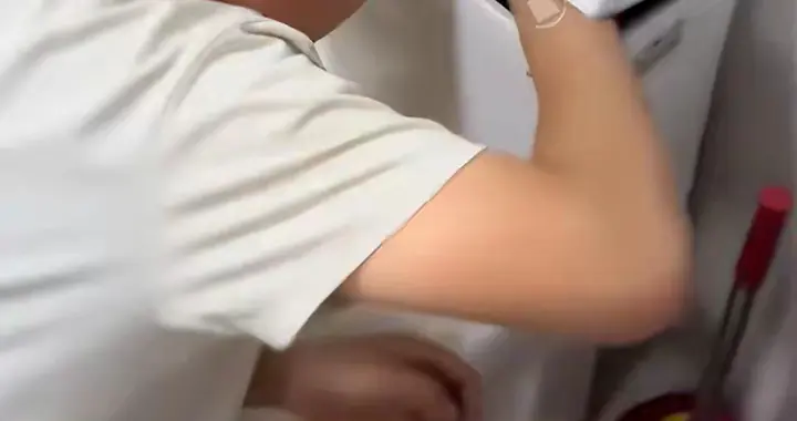 男子喝断片后向妻子展示藏私房钱位置