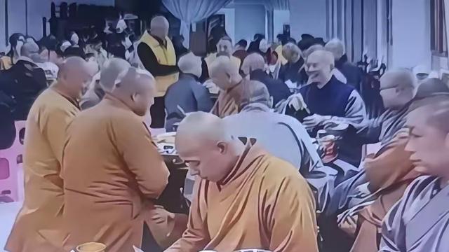 杨树的羊：和尚伙食如此丰盛。去寺院釆风时