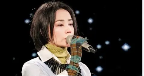 王菲近照被曝光，颜值大变样！网友：治好了我的容貌焦虑...