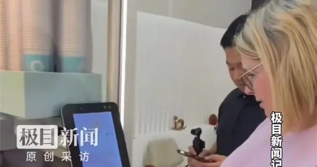 2026世界市长对话：COFE+咖啡机器人现场圈粉，嘉宾赞“味道棒”