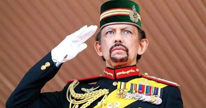 文莱国王：垄断全国的石油, 身价2500亿, 豪车7000辆,深受国民爱戴