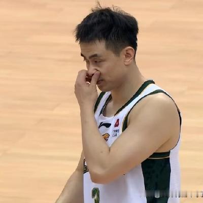 爱体育的笨小孩：昨晚的CBA联赛当中的一