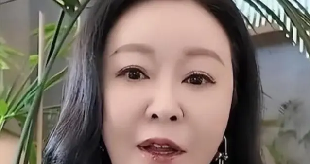 钱再多有什么用？王小骞的53岁老公现状，给所有中年人提了个醒