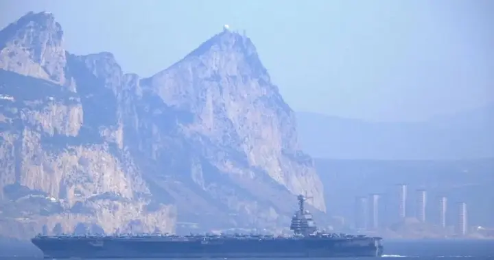 福特号穿过海峡！