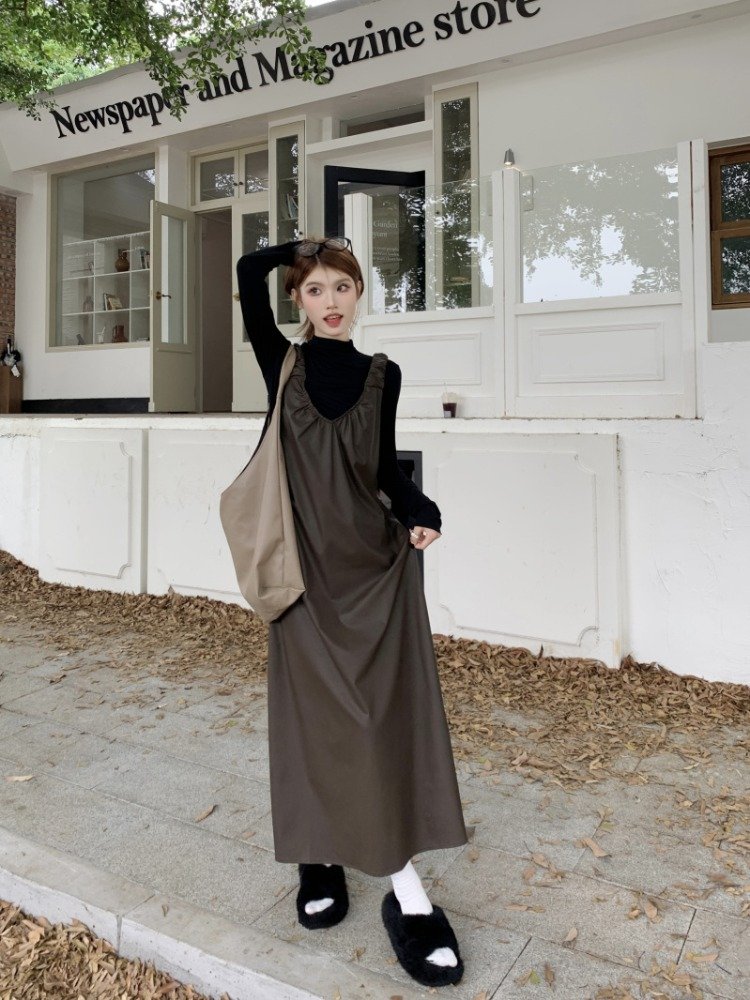 法式气质咖色PU皮吊带连衣裙女