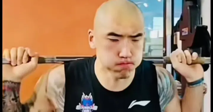 光头亮相训练场！陶汉林削发明志重头再来，辽宁男篮急需这股拼劲