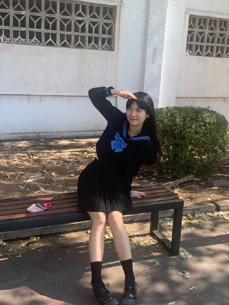 桑蚕丝黑丝袜：裸感显瘦 轻奢百搭