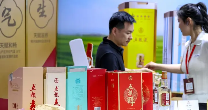 不到半个月再现董事级人事变动！五粮液体系内工作逾三十年“老兵”遭解聘