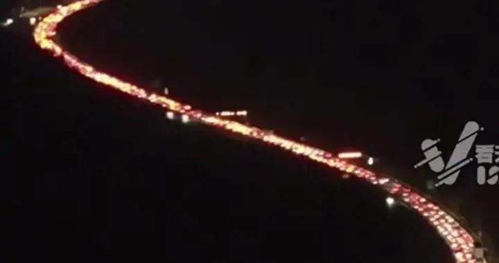 今天正月初六高速堵疯了，电车充电排到崩溃，7千多万辆车已返程