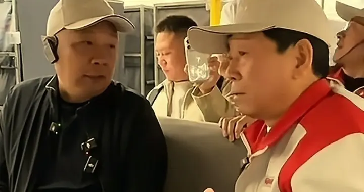 魏建军请于东来吃驴肉火烧，于总订20台坦克700，两大佬兄弟相称