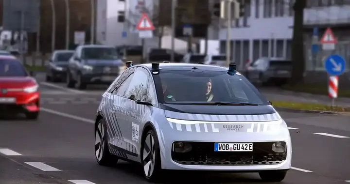 没有方向盘！对标特斯拉Cybercab？大众Gen.Urban无人出租车来了