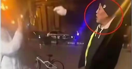 太嚣张，长春火车站47岁揽客黄牛，当众威胁3名学生，如今已老实